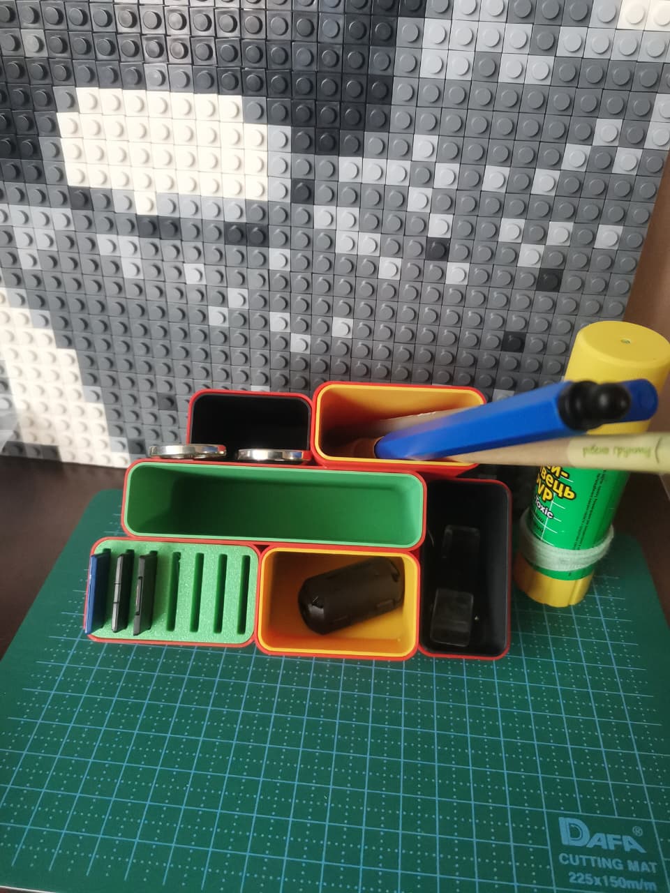 Tilted Desktop Organizer (minimal, modern, colorful)