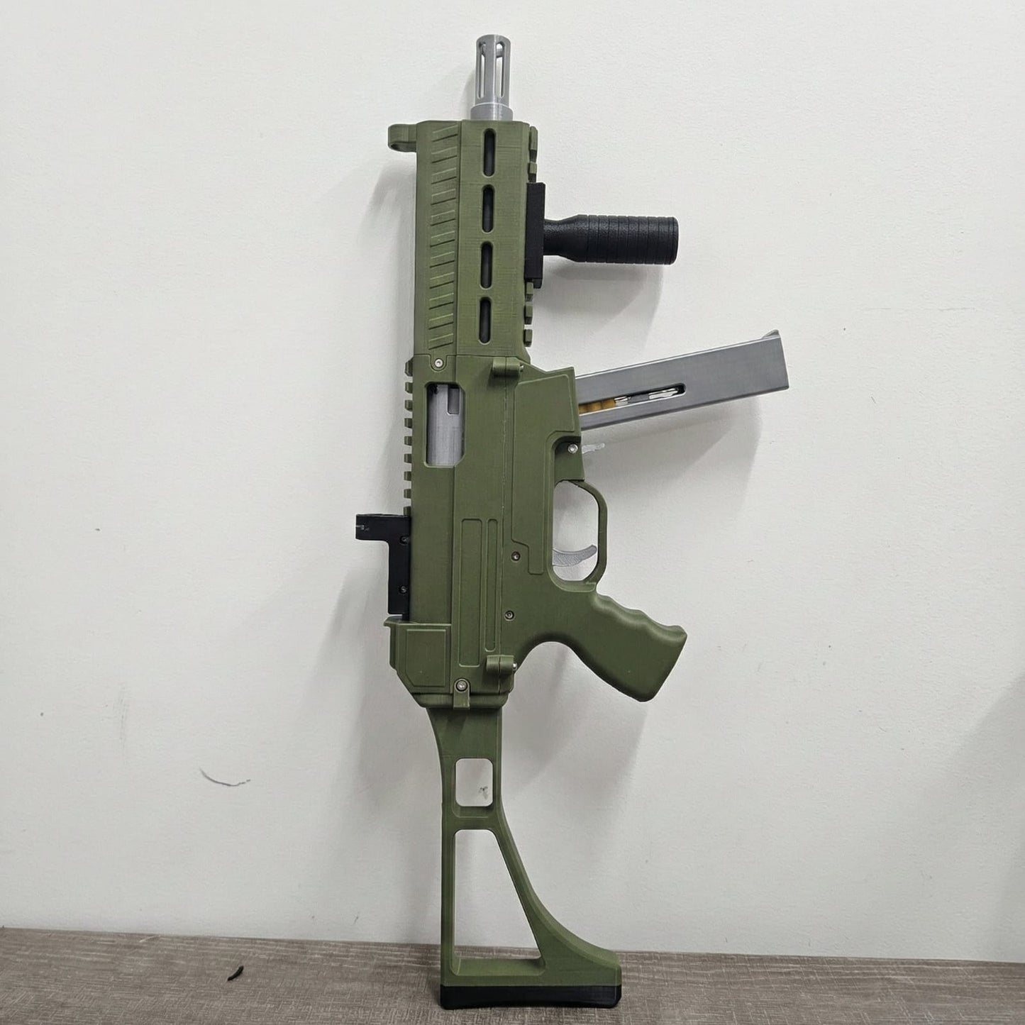 UMP45 - Realistic  Replica ( TOY )